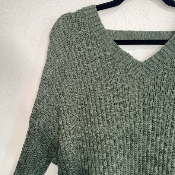 Hollister Olive Green Sweater Open Back Drop Shoulder V-neck Knit Small Women’s - Picture 3 of 11